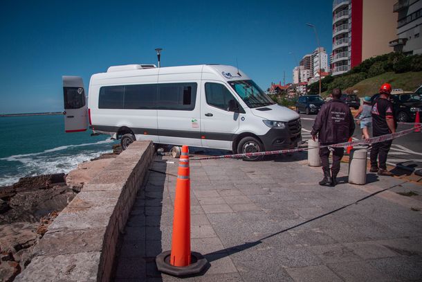 Mar del Plata: dejó la camioneta sola y casi se le va al mar