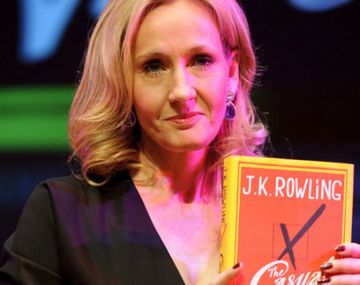 J.K. Rowling reveló que escribió otro libro que rompe ventas
