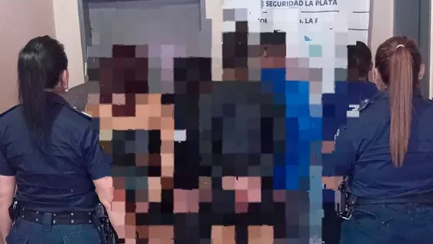 Los agresores fueron detenidos horas después de haber sido identificados. Los agresores fueron detenidos horas después de haber sido identificados.