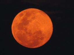 el espectaculo del eclipse total: la luna se volvio roja el espectaculo del eclipse total: la luna se volvio roja