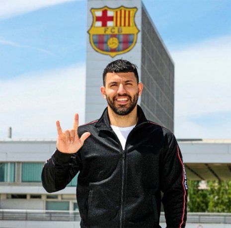 Barcelona oficializó la incorporación del Kun Agüero