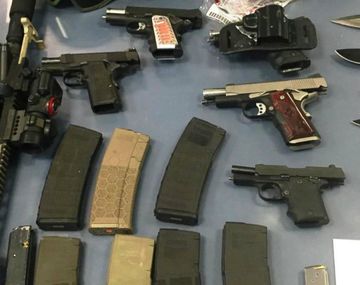 Detienen a un hombre que quiso entrar a Nueva York con arsenal en camioneta