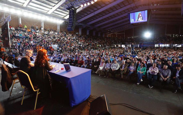 CFK: Este gobierno tiene el doble de planes sociales