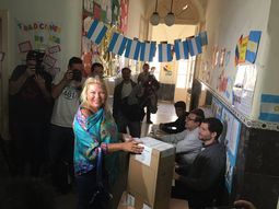 Carrió votó pasándole factura al principal asesor de Macri