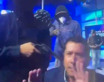 Ecuador: grupo armado tomó un canal de TV en plena transmisión