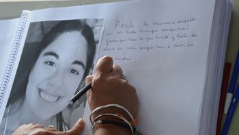 Cientos de personas despedieron a Micaela este martes Cientos de personas despedieron a Micaela este martes