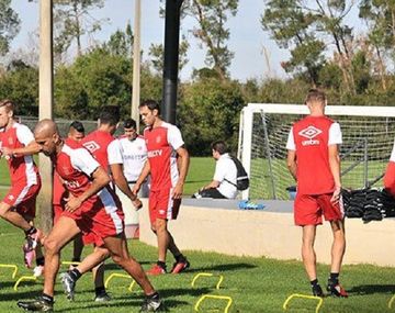 Verón entrena junto a sus compañeros