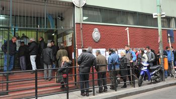 en forma puntual, arrancaron los comicios en todo el pais en forma puntual, arrancaron los comicios en todo el pais