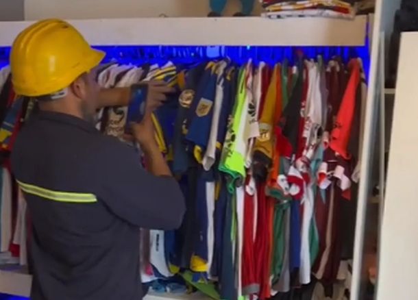 TikTok: la impensada reacción de dos empleados de Telecentro al ver el ropero de un cliente