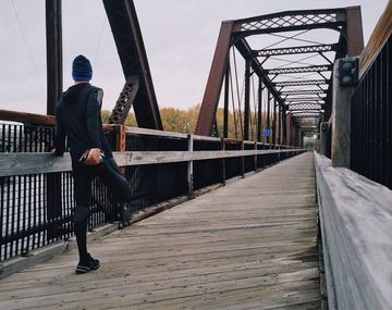 La rutina de 30 minutos en cinta que quema grasa más rápido que el running