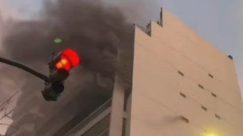 voraz incendio en un edificio de belgrano dejo al menos dos personas atrapadas voraz incendio en un edificio de belgrano dejo al menos dos personas atrapadas