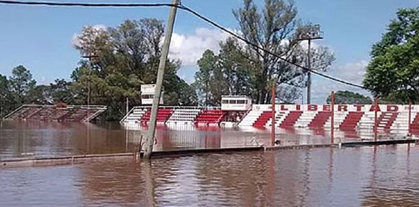 Así quedó la cancha de un club de Concordia por la crecida del río