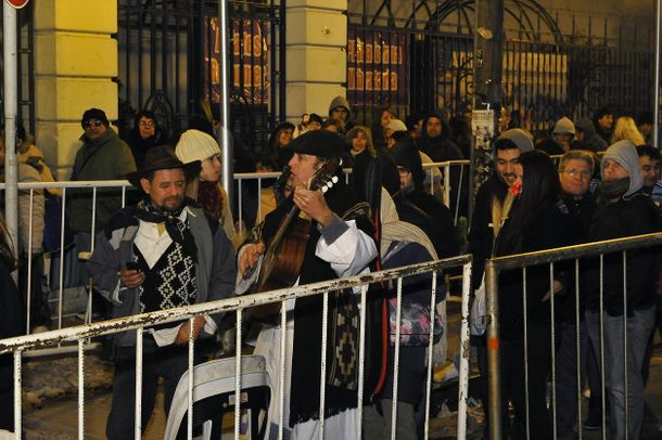 Cientos de personas se congregaron en el santuario de San Cayetano