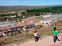 Vaca Muerta por dentro: el negocio inmobiliario y la ciudad que se triplica Vaca Muerta por dentro: el negocio inmobiliario y la ciudad que se triplica