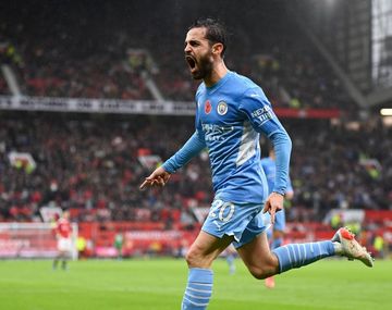 Manchester City vence al United en el clásico y se acerca a Chelsea