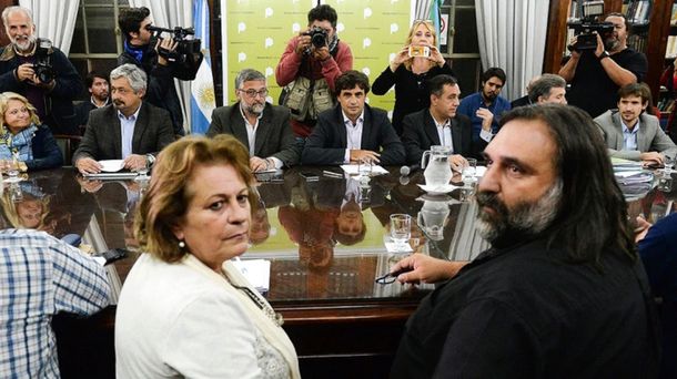 La Provincia recibe a los gremios docentes y busca garantizar el inicio de clases