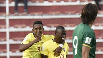 El festejo de Enner Valencia, que anotó los dos goles con los que Ecuador igualó ante Bolivia en La Paz El festejo de Enner Valencia, que anotó los dos goles con los que Ecuador igualó ante Bolivia en La Paz