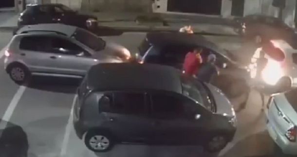Violento golpe comando en Villa del Parque: encerraron a una familia entre dos autos y la desvalijaron