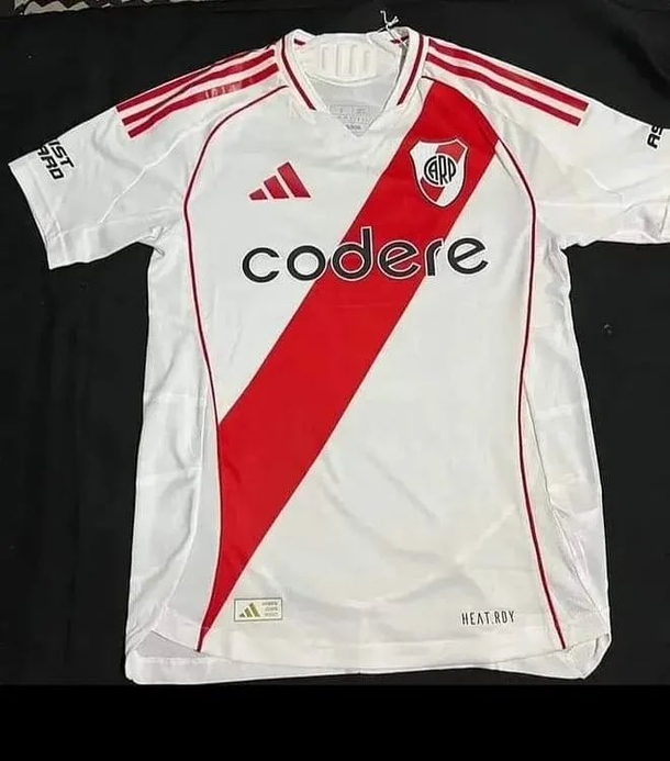 La supuesta nueva camiseta de River. La supuesta nueva camiseta de River.