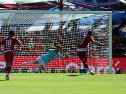 Diego Abal cobró un polémico penal de Desábato sobre Mayada en el empate entre River y Estudiantes Diego Abal cobró un polémico penal de Desábato sobre Mayada en el empate entre River y Estudiantes