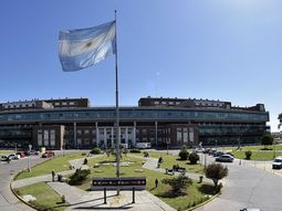 Ordenan investigar a quienes se adelantaron por algún beneficio a la vacunación