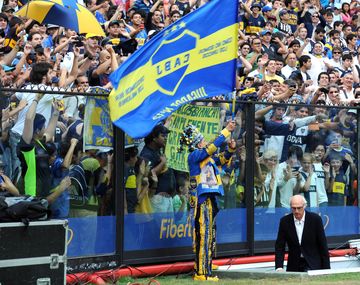 Unos 5 mil hinchas recibieron a Bianchi en La Bombonera