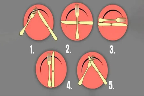 El test viral sobre la posición en que coloques los cubieros en el plato.