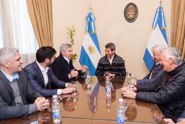Felipe Solá se juntó con Uñac y Gioja en San Juan