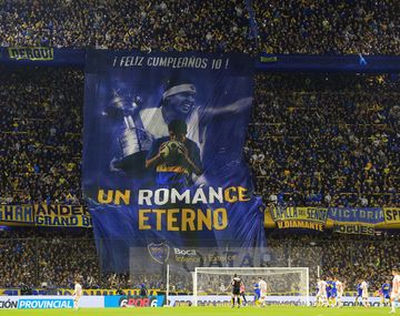 VIDEO: La Bombonera le cantó el Cumpleaños feliz a Riquelme