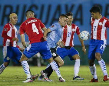Uruguay y Paraguay igualaron sin goles pero con polémicas