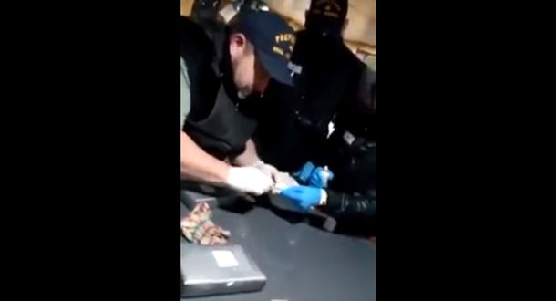 Im&aacute;genes de los narcotest que realiz&oacute; la Prefectura Naval a los paquetes encontrados.&nbsp;