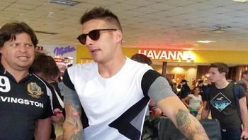 denis llego al pais para sumarse a la delantera del rojo denis llego al pais para sumarse a la delantera del rojo