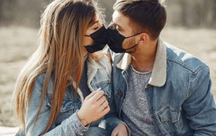 Las autoridades sanitarias de Canad&aacute; recomiendan usar tapabocas al momento de tener sexo