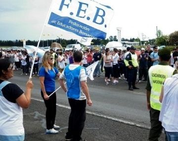 Provincia: gremios docentes repartirán volantes con sus reclamos en las rutas