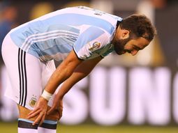 El Pipita recibió silbidos en el estadio del Bicentenario en su última presentación en Argentina El Pipita recibió silbidos en el estadio del Bicentenario en su última presentación en Argentina