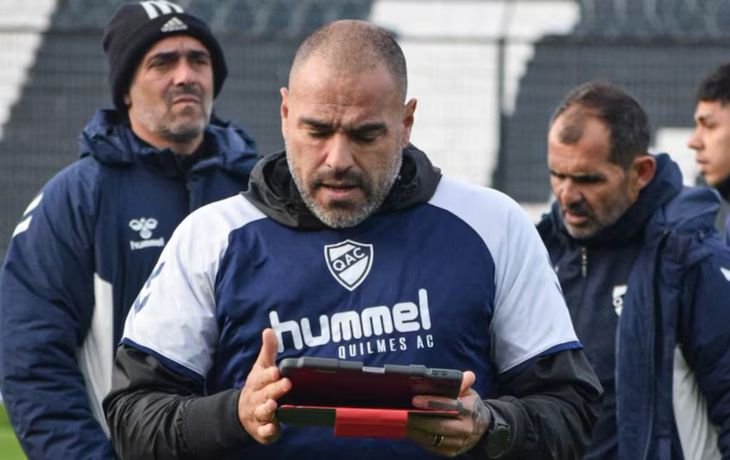 Escándalo en Quilmes: DT y presidente a las piñas, y el plantel votó por una roja