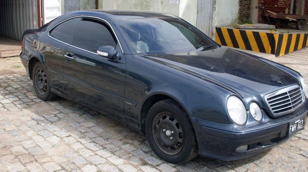 La Aduana subasta celulares, autos, indumentaria y calzado