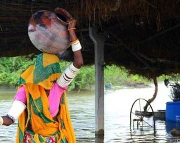 Fue violada y tendrá que cargar una roca para probar su pureza