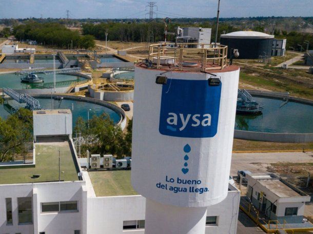 El Gobierno avanza con la privatización de AySA y autorizó el corte de agua por falta de pago