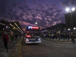 Buscan destrabar el lockout patronal de 100 empresas de colectivos