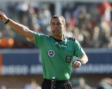 Diego Ceballos dirigirá el desempate entre Independiente y Huracán por el ascenso