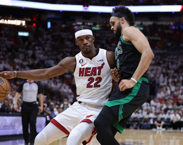 Paliza de Miami a Boston: quedó a un juego de las finales de la NBA