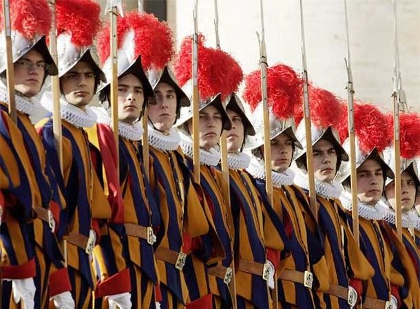 ¿La guardia suiza verá el partido con Francisco en el Vaticano?