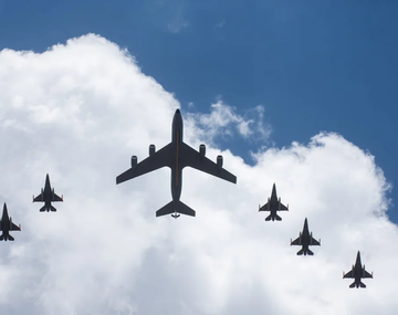 Los primeros seis aviones F-16 arribaron al país desde Dinamarca: Argentina potencia