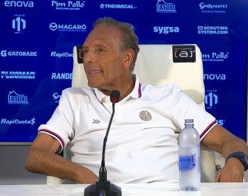 El incómodo momento que vivió Miguel Russo en la conferencia de prensa