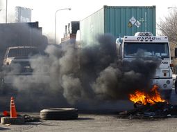 camioneros amenazan con un paro camioneros amenazan con un paro