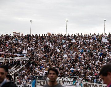 Micros y vuelos: la movida de Platense para ir a Santiago del Estero