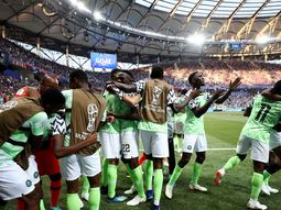 ¡Lo gritamos todos! Nigeria venció a Islandia y Argentina mantiene sus chances