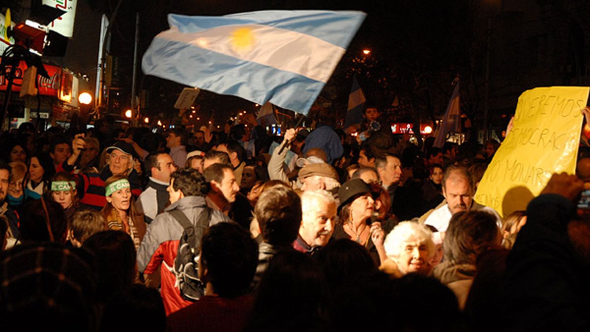 Miles de personas en todo el país salieron a las calles para pedir que ...