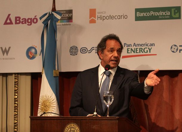 Scioli aseguró que de ser presidente nunca más pedirá préstamos con condiciones al FMI